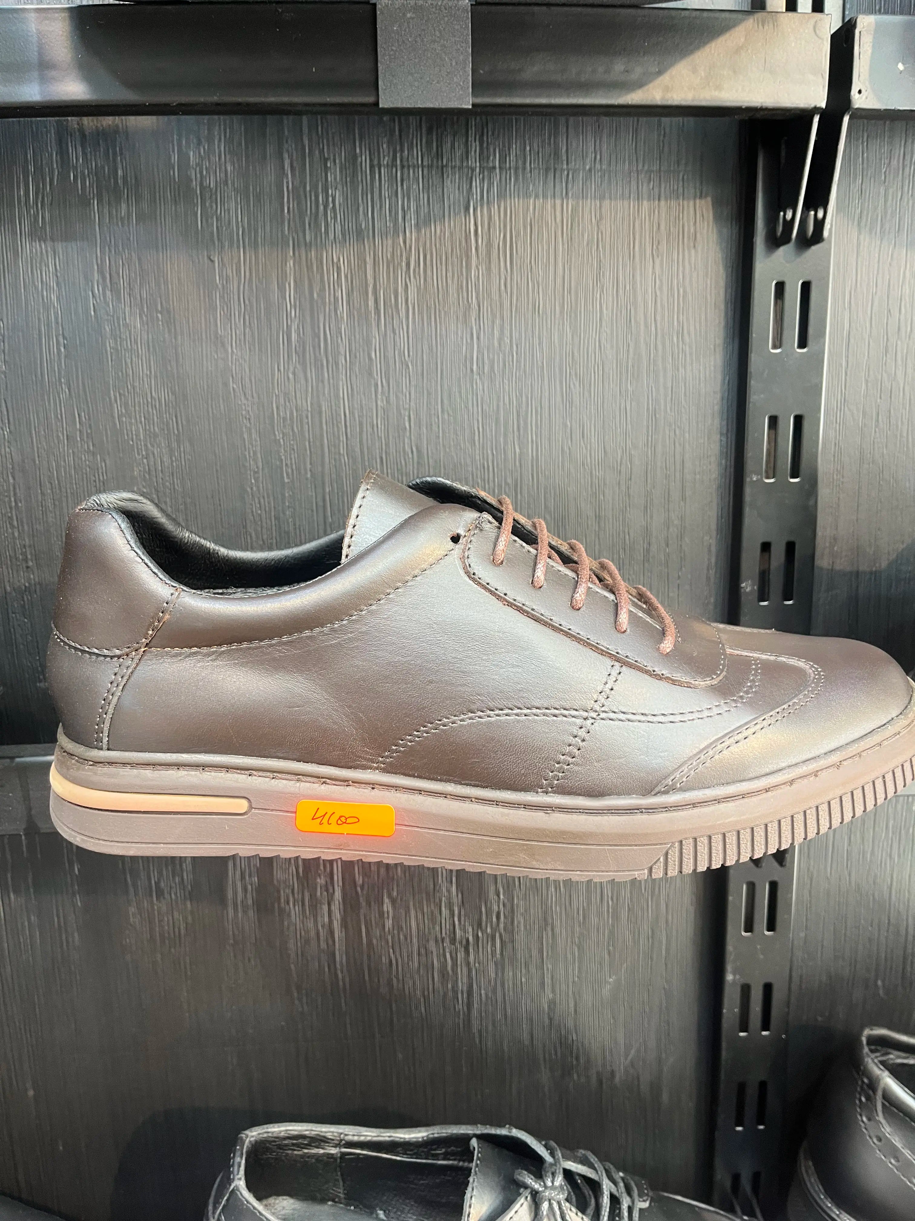 Chaussures de ville en cuir véritable réf 051